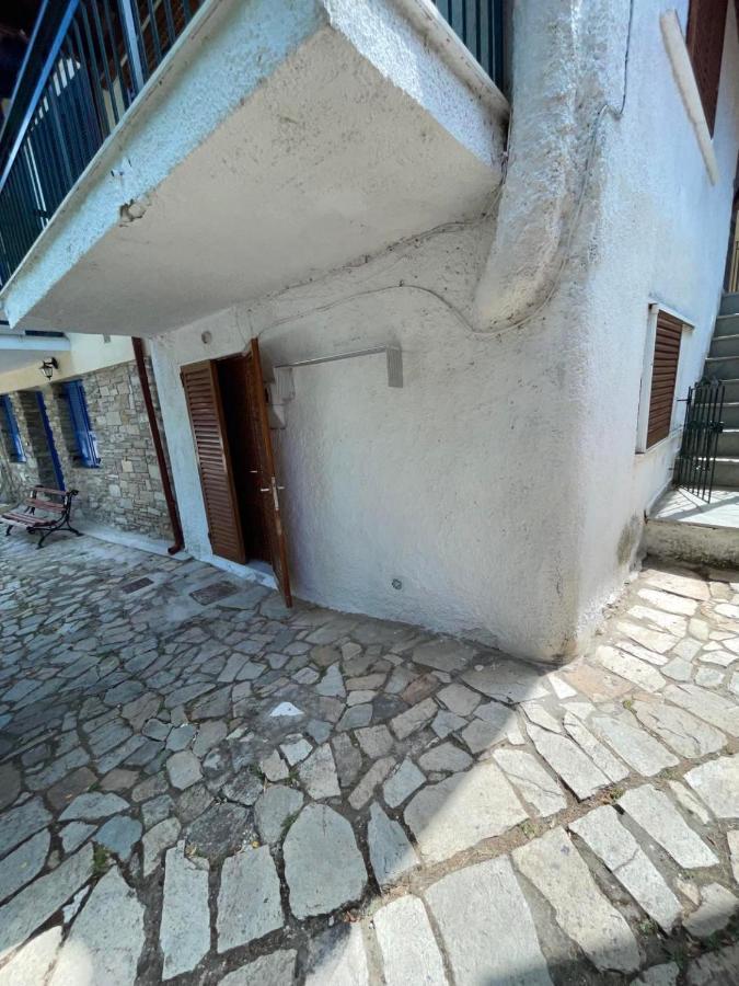 The Square Apartment Maries  Exterior photo
